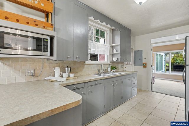 2415 Cottage St SE, Salem, OR 97302