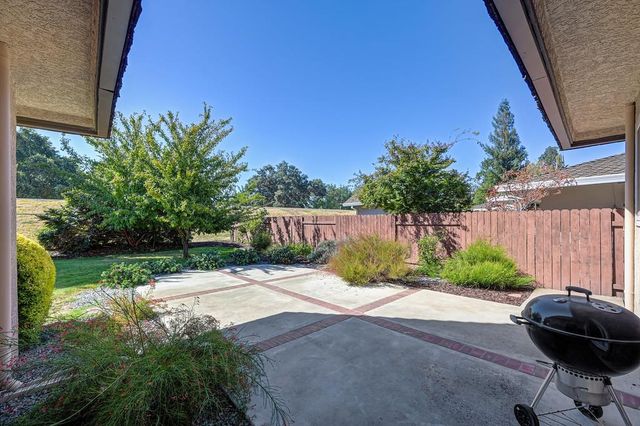 2620 Kadema Dr, Sacramento, CA 95864