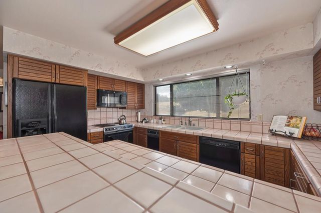 2620 Kadema Dr, Sacramento, CA 95864