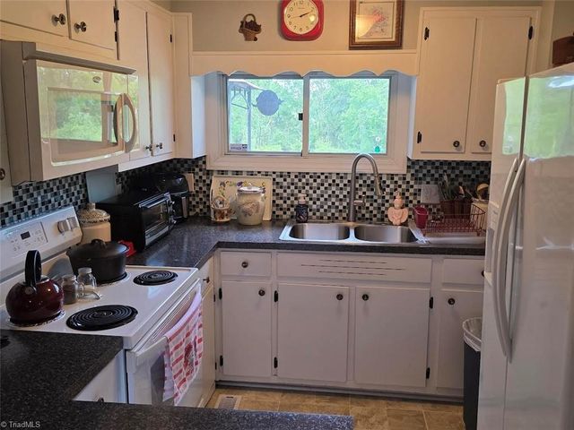 1218 Meadow Road, Eden, NC 27288