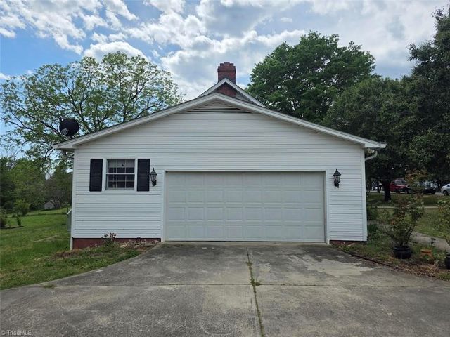 1218 Meadow Road, Eden, NC 27288