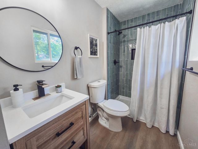 802 Victoria Drive, Franklin, OH 45005