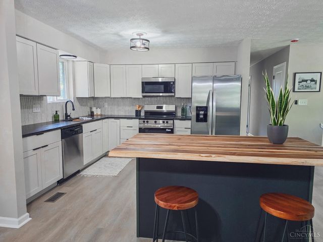 802 Victoria Drive, Franklin, OH 45005
