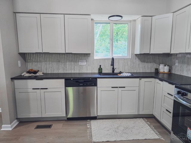802 Victoria Drive, Franklin, OH 45005