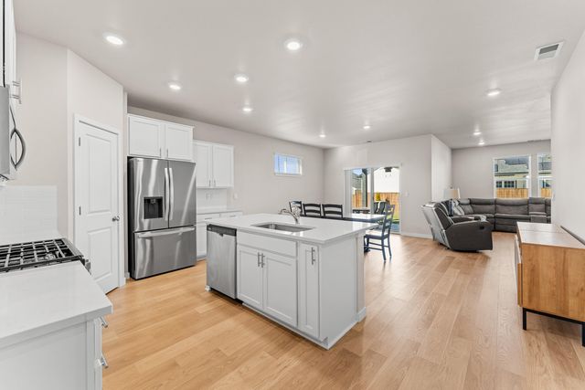 3265 Broken Top Way, Medford, OR 97504