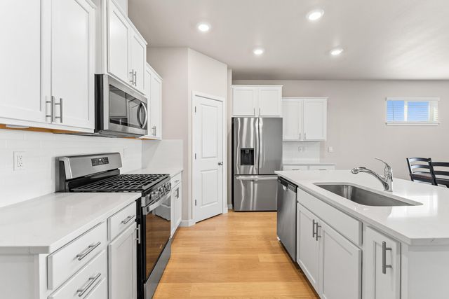 3265 Broken Top Way, Medford, OR 97504