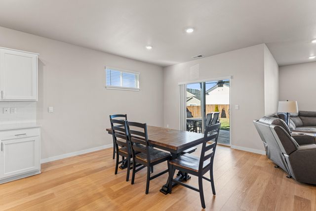 3265 Broken Top Way, Medford, OR 97504