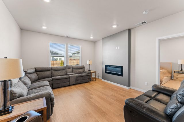 3265 Broken Top Way, Medford, OR 97504