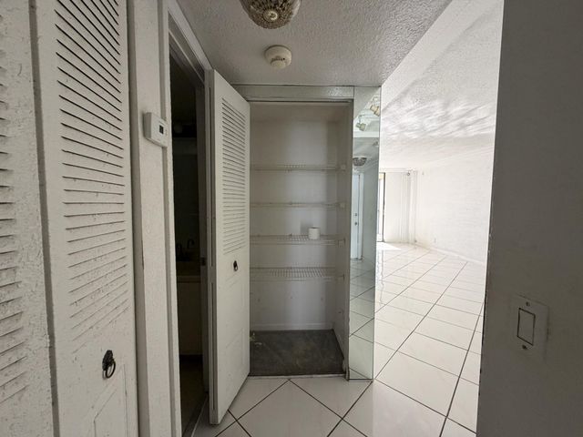 112 LAKE EMERALD Drive 203, Oakland Park, FL 33309