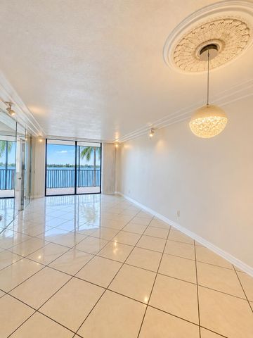 112 LAKE EMERALD Drive 203, Oakland Park, FL 33309