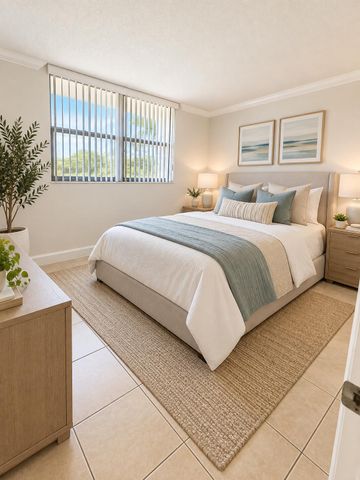 112 LAKE EMERALD Drive 203, Oakland Park, FL 33309