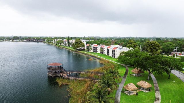 112 LAKE EMERALD Drive 203, Oakland Park, FL 33309