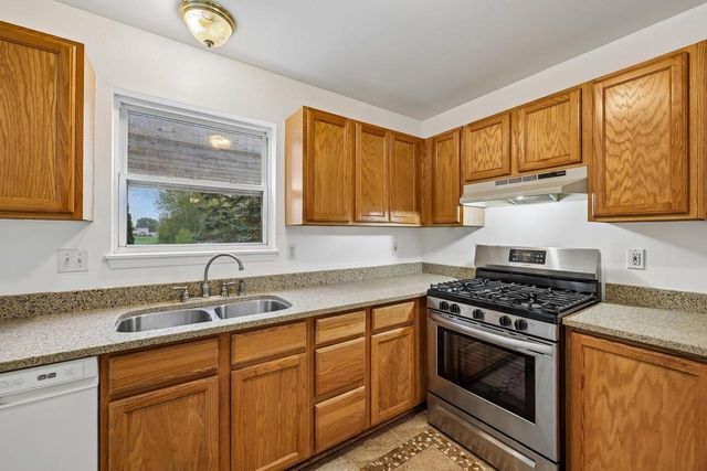 250 Meadow DRIVE, Genoa City, WI 53128