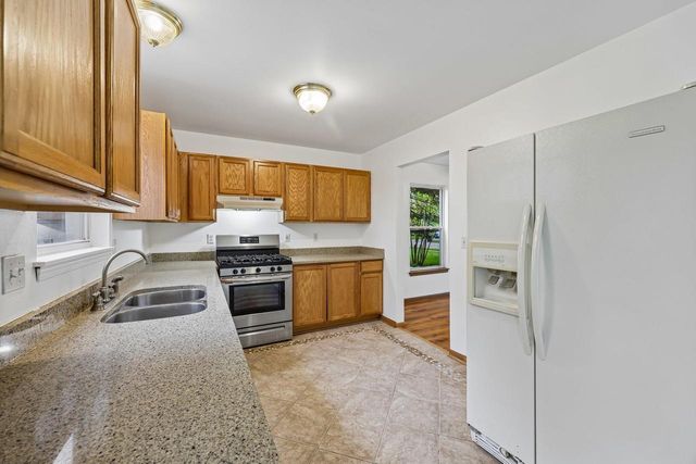 250 Meadow DRIVE, Genoa City, WI 53128