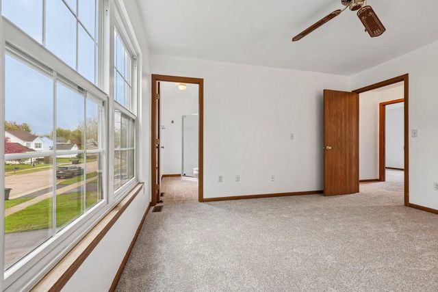 250 Meadow DRIVE, Genoa City, WI 53128