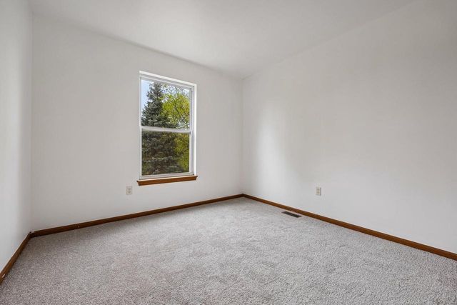250 Meadow DRIVE, Genoa City, WI 53128