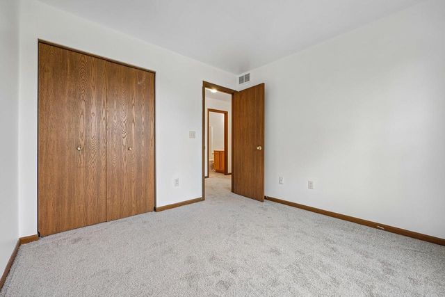 250 Meadow DRIVE, Genoa City, WI 53128