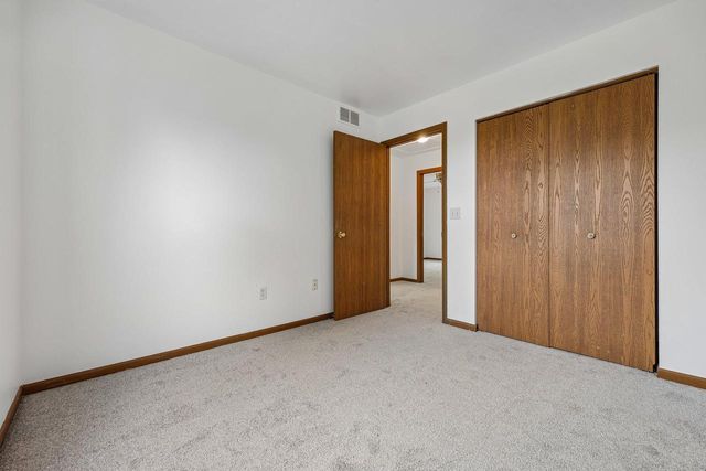 250 Meadow DRIVE, Genoa City, WI 53128