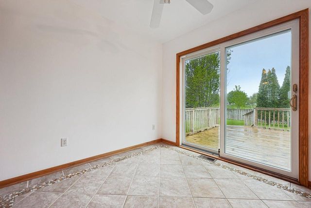 250 Meadow DRIVE, Genoa City, WI 53128
