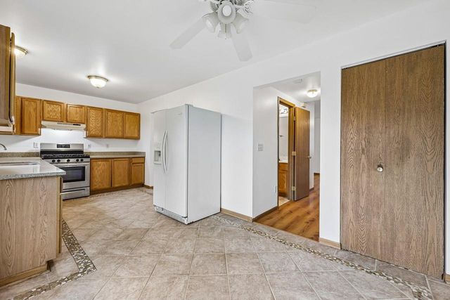 250 Meadow DRIVE, Genoa City, WI 53128