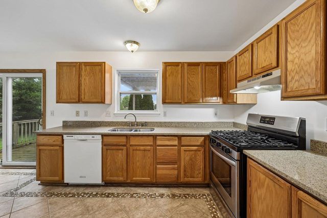 250 Meadow DRIVE, Genoa City, WI 53128