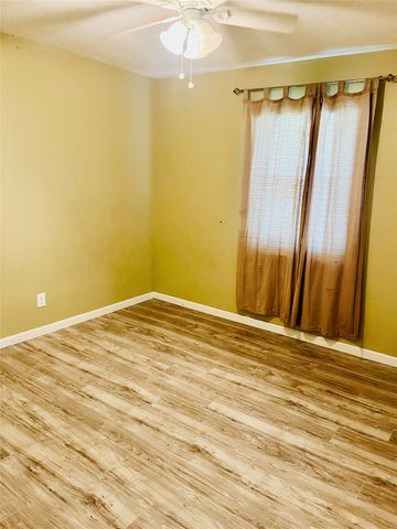 601 Bentwood Drive, Lewisville, TX 75067