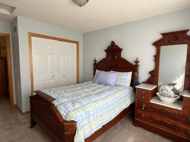 8218 Lori Lane, Woodbury, MN 55125