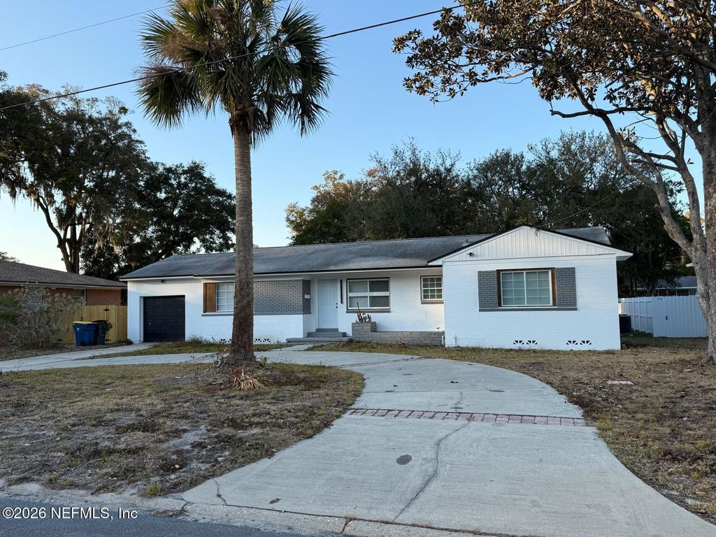 8365 BORDEAU Avenue N, Jacksonville, FL 32211
