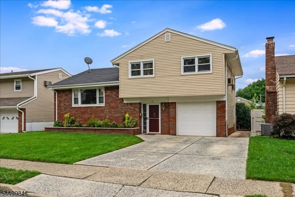 20 Moos Ln, Bergenfield Boro, NJ 07621 — photo 2