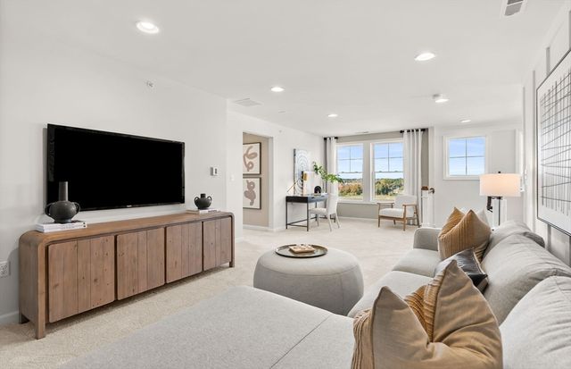 54 East Point Drive 13, East Providence, RI 02916