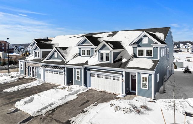 54 East Point Drive 13, East Providence, RI 02916