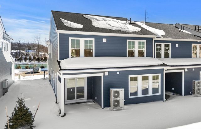 54 East Point Drive 13, East Providence, RI 02916