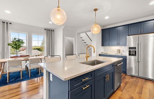 54 East Point Drive 13, East Providence, RI 02916