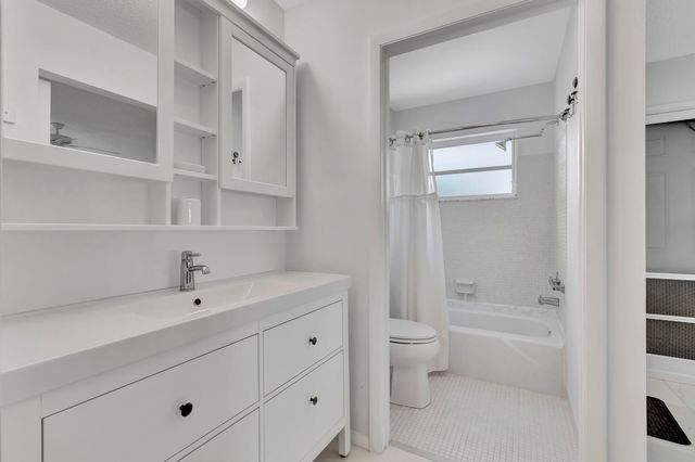 1182 S DRIVE Circle D, Delray Beach, FL 33445