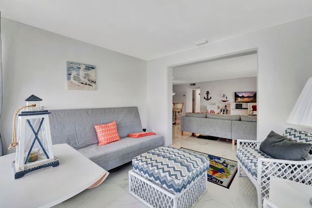 1182 S DRIVE Circle D, Delray Beach, FL 33445
