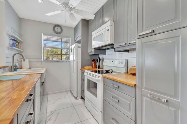 1182 S DRIVE Circle D, Delray Beach, FL 33445