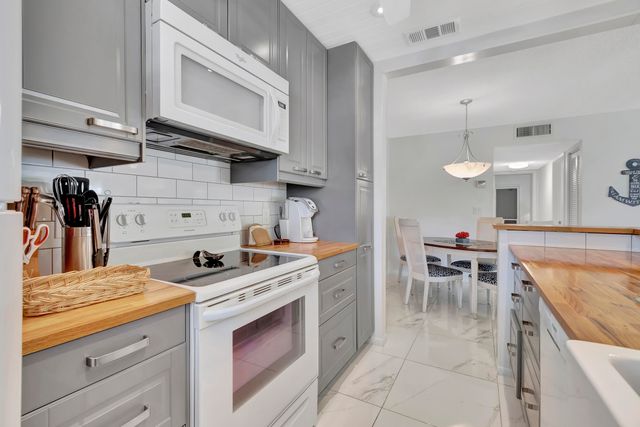 1182 S DRIVE Circle D, Delray Beach, FL 33445