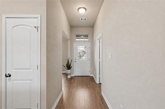 2725 Porters Way, Bryan, TX 77803