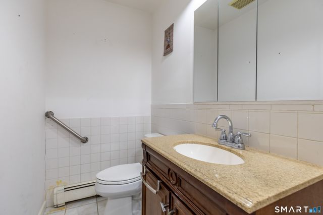 415 Jewett Avenue, Bridgeport, CT 06066