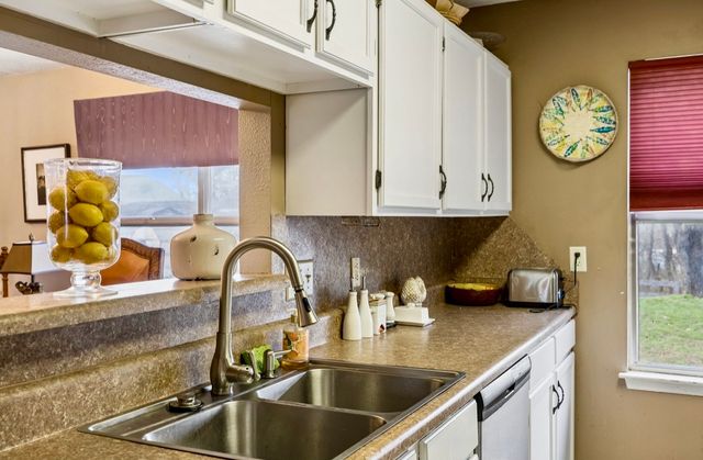 1717 Ridgemere Ct, Hermitage, TN 37076