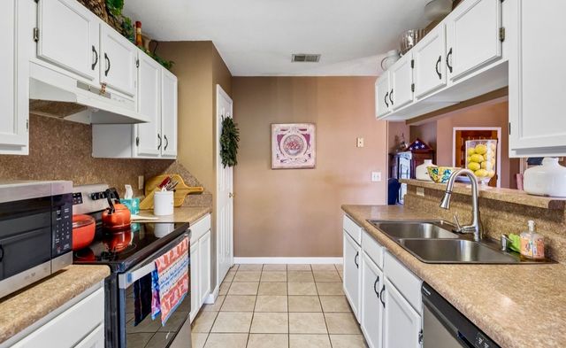 1717 Ridgemere Ct, Hermitage, TN 37076