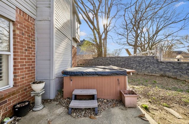 1717 Ridgemere Ct, Hermitage, TN 37076