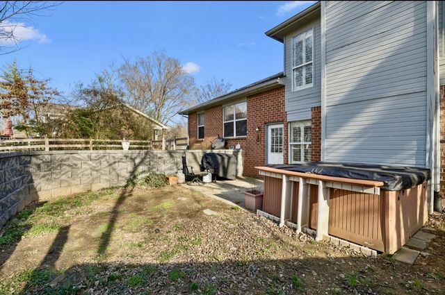 1717 Ridgemere Ct, Hermitage, TN 37076