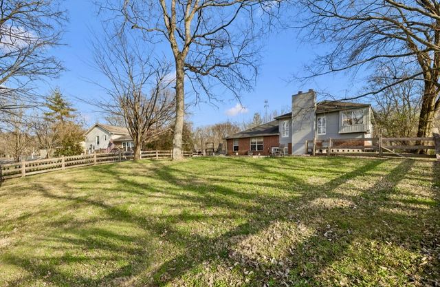 1717 Ridgemere Ct, Hermitage, TN 37076