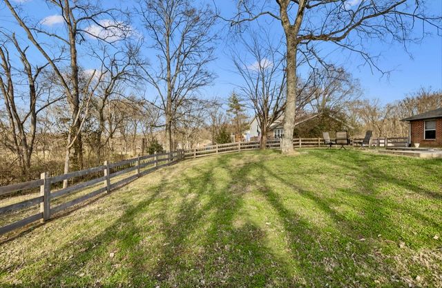 1717 Ridgemere Ct, Hermitage, TN 37076