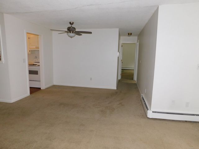 85 Oxbow Drive APT C3, Glastonbury, CT 06033
