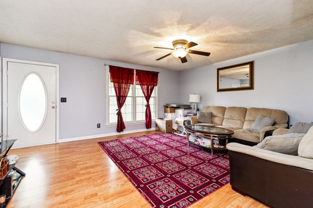 119 Vincent Ln, La Vergne, TN 37086