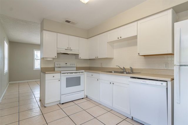 6001 CRESTRIDGE ROAD, Tampa, FL 33634