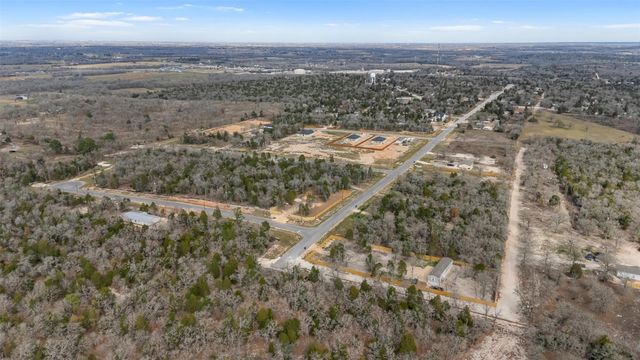 137 Las Alturas DR, Elgin, TX 78621