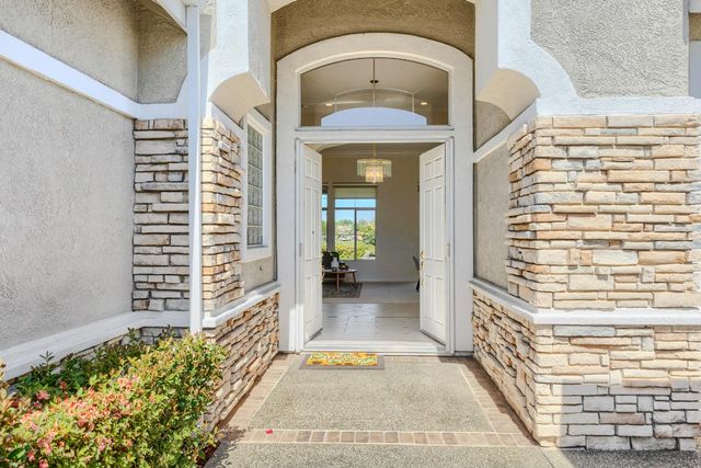 6360 Rose Garden Ln, Roseville, CA 95747